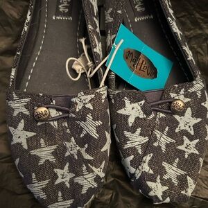 Mad Love Blue Star Print Lynn Womens Flats